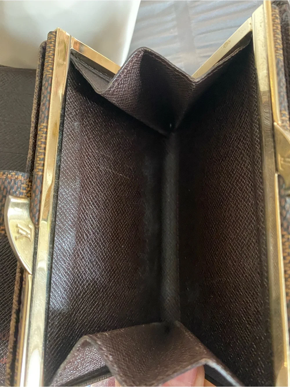 Louis Vuitton Authentic France 2/2000 Damier Ebene Compact Kiss Lock Check Walle